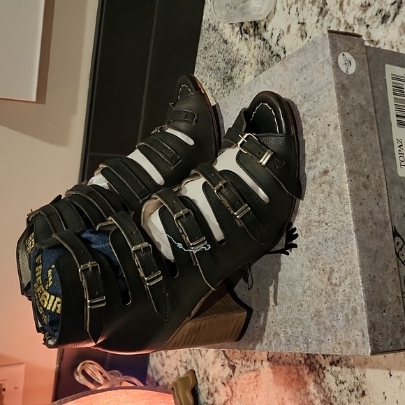 BNIB Freebird Topaz - Picture 4 of 6